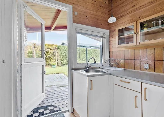 6820-allinge-paeretraesvej-7